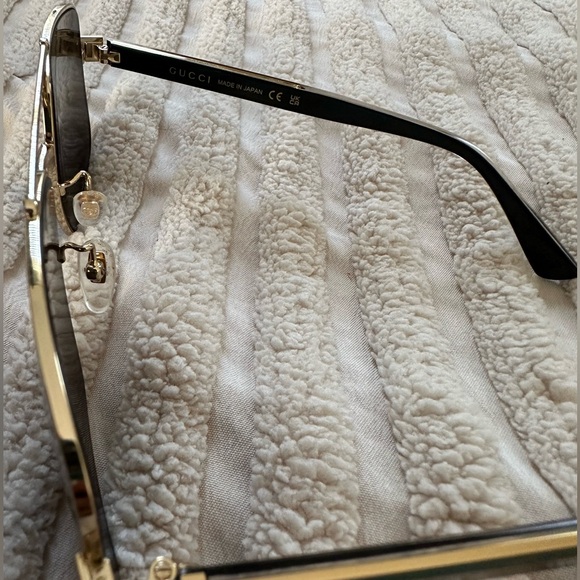 Gucci Unisex Sunglasses - Picture 3 of 8